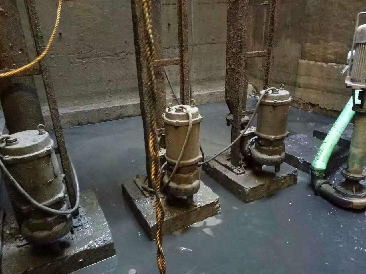 梅列污水池清理